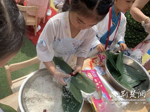 武汉市江汉区六渡桥幼儿园六一活动 经典味中绽放童年欢笑